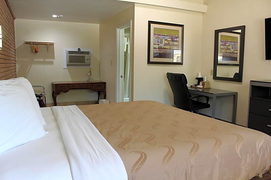 Evergreen Inn and R.V.