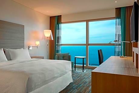 Premium Queen Room with Sea View