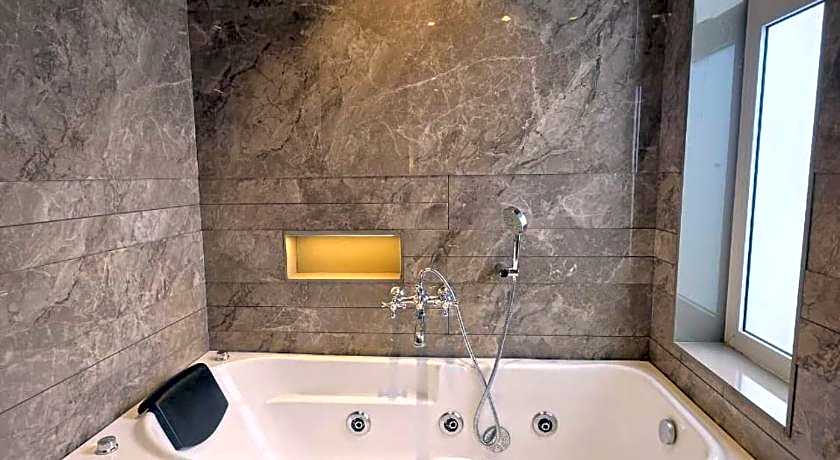 Cloud Green Residency