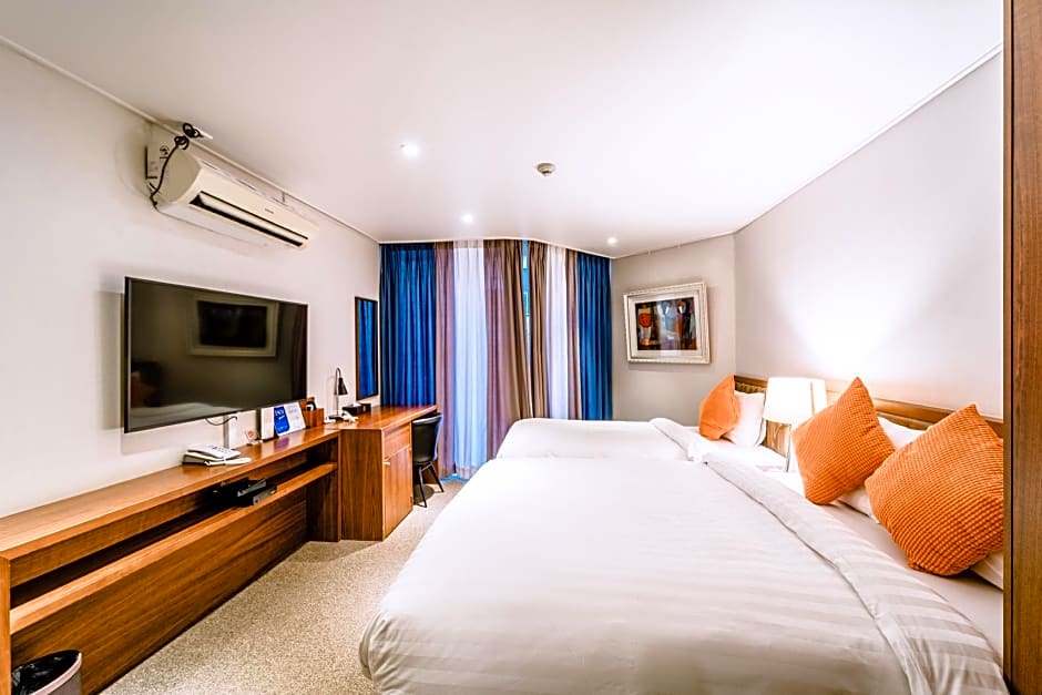 Benikea Chaeseokgang StarHills Hotel