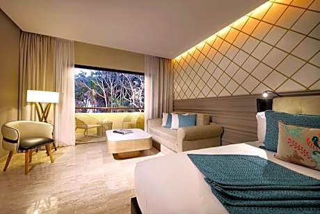 Junior Suite Poolside Ocean View