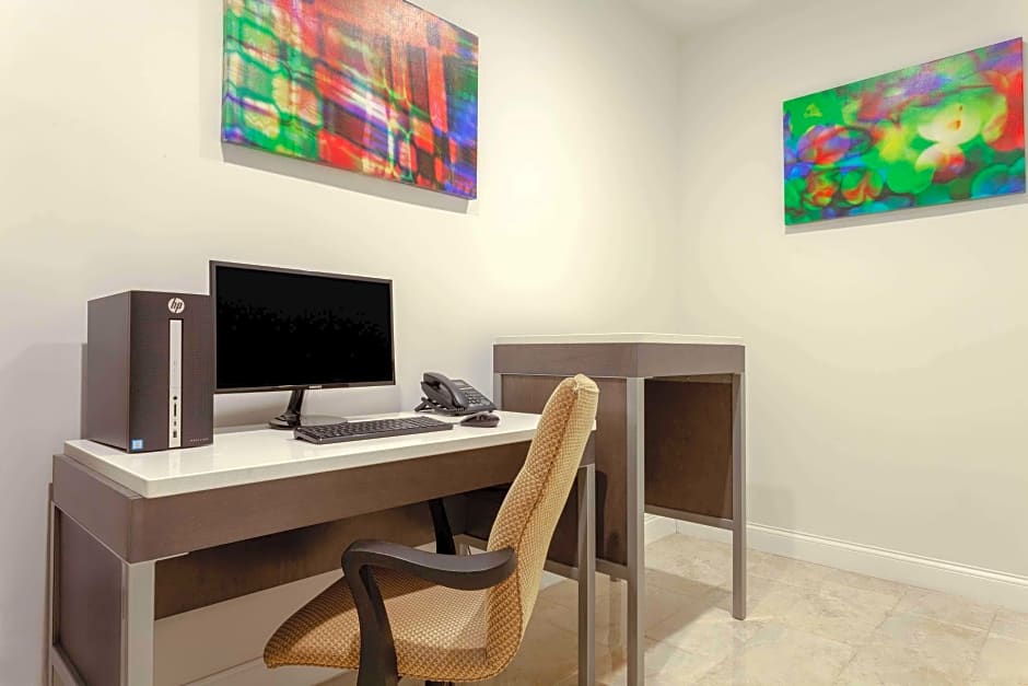 Hawthorn Suites By Wyndham Kissimmee Gateway