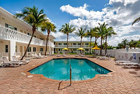 Downtown Hollywood Gardens Inn & Suites
