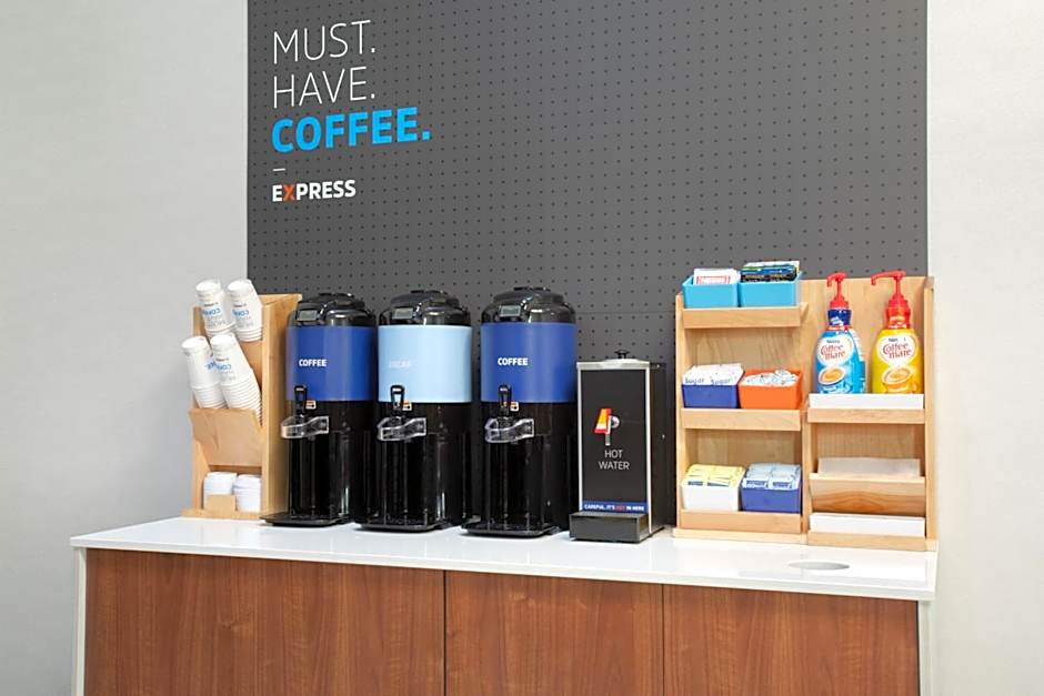 Holiday Inn Express & Suites Phoenix - Glendale Sports Dist By IHG