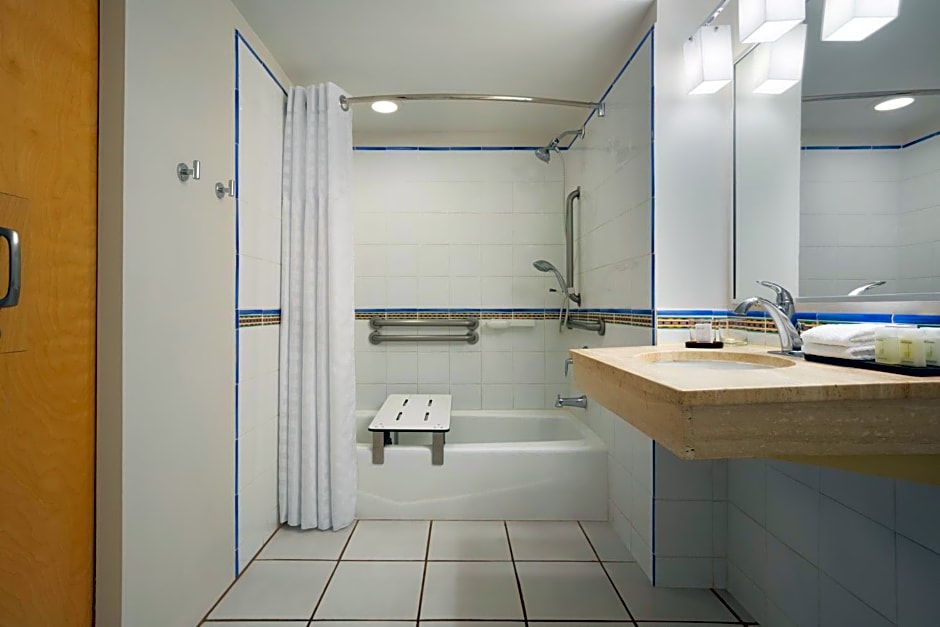 Embassy Suites by Hilton Dorado del Mar Beach Resort