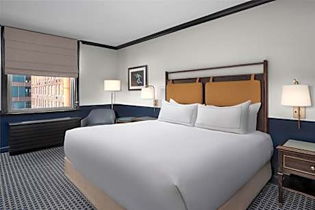 Superior King Room with Wet Bar Sink