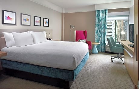 King Room with King Bed - Non-Smoking