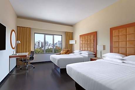 Deluxe Guest room, 2 Queen, City view