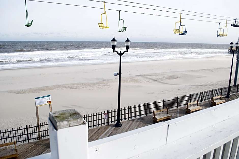 Boardwalk Hotel Charlee & Apartments Beach Hotel Oceanfront