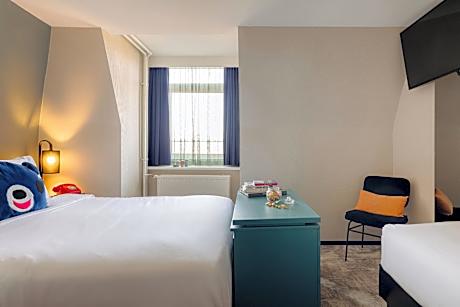 Comfort Room (1 Doubl Bed 1 Single Bed) (1 Twin Bed and 1 Double Bed)