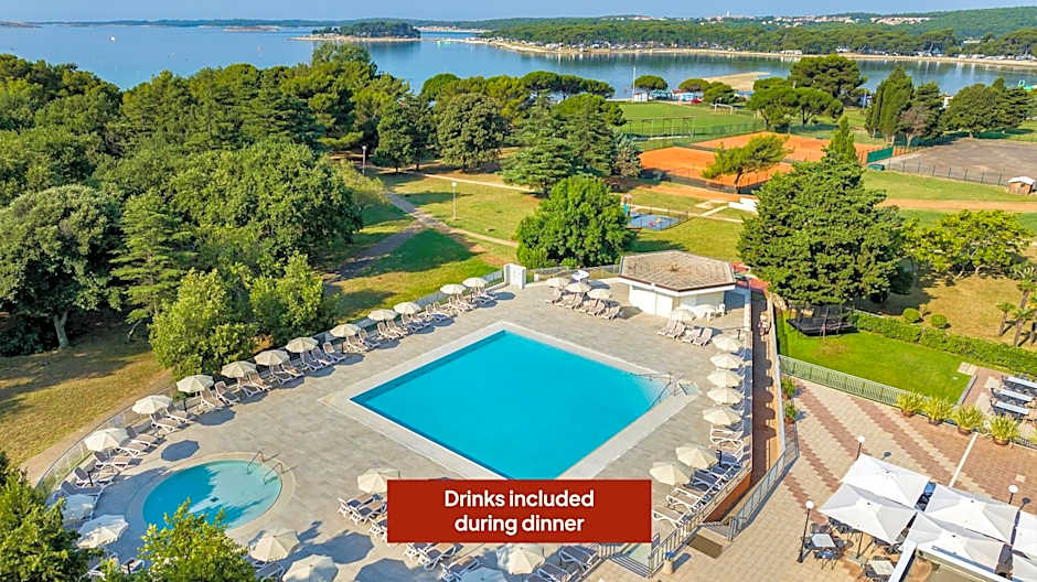 Arena Hotel Holiday
