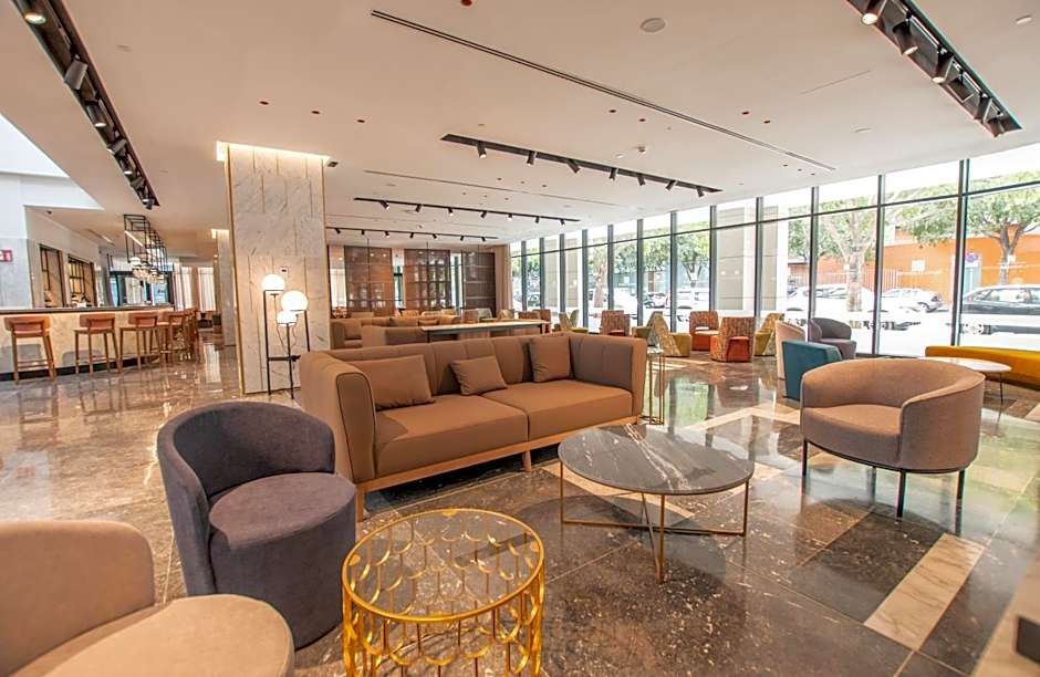Hotel Giralda Center