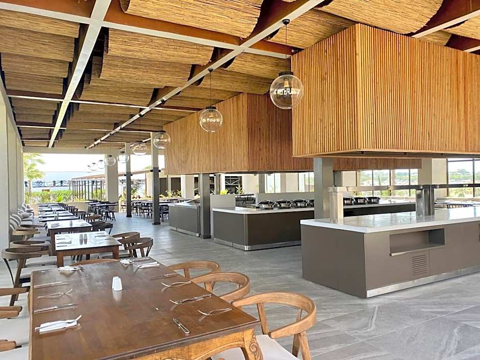 LAUR HOTELS Experience & Elegance