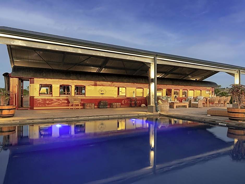 Founders Lodge by Mantis