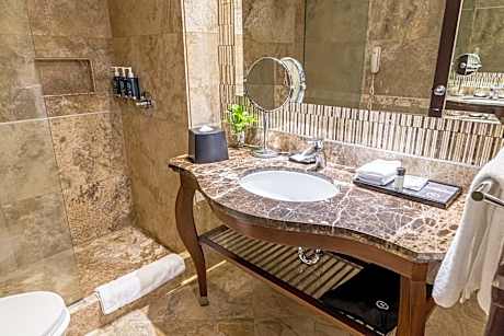 Deluxe, 1 King Bed, Renovated, High Floor