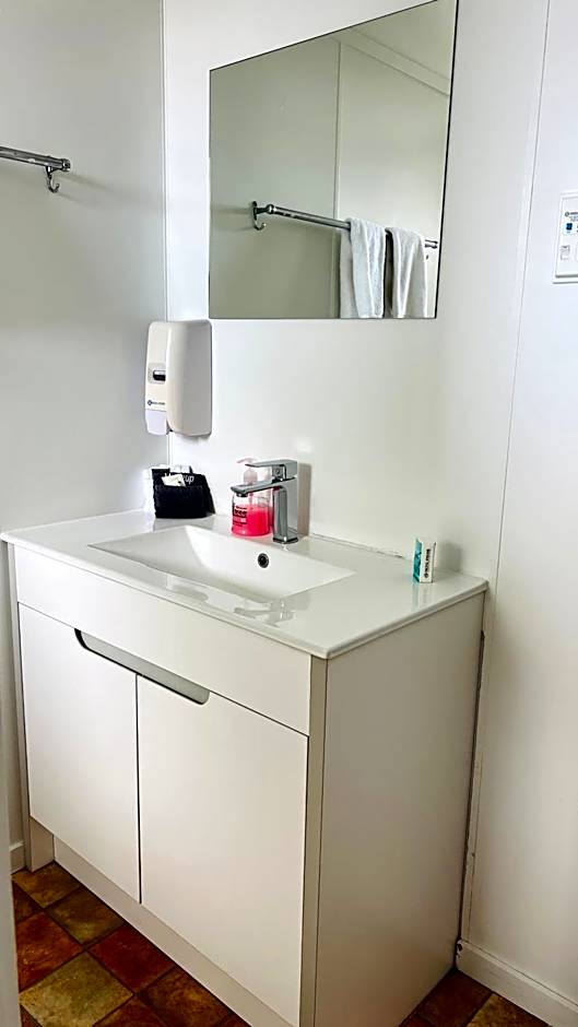 18th Avenue Thermal Motel