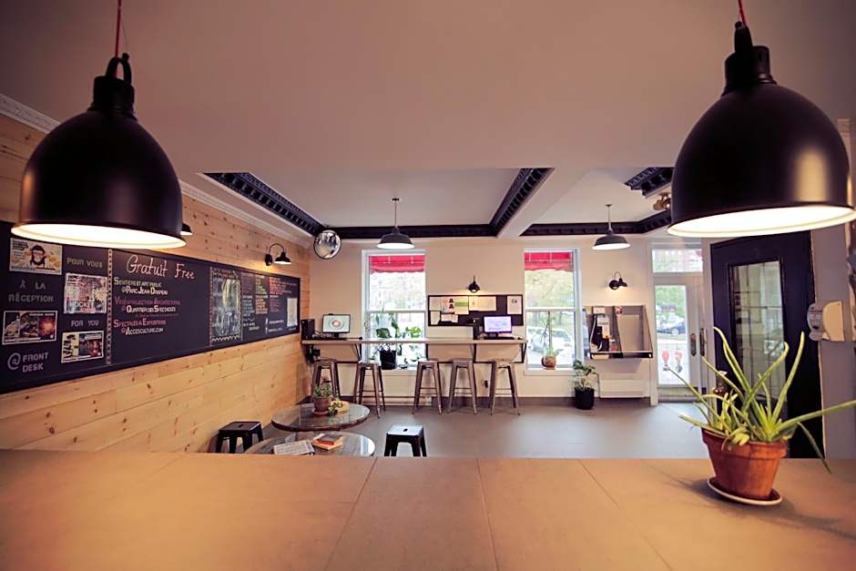 Auberge Saintlo Montreal Hostel