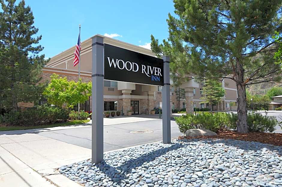 Wood River Inn & Suite