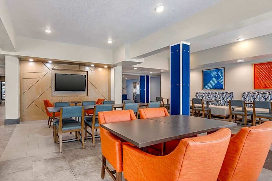 Holiday Inn Express & Suites Antioch By IHG