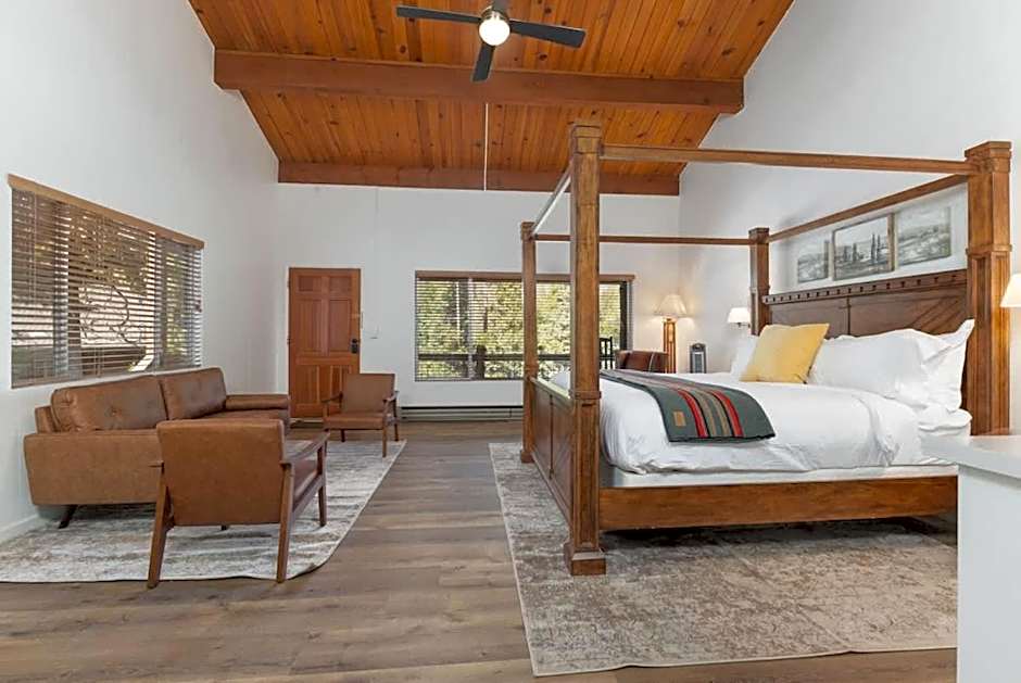 Camp Nelson Lodge Room 10