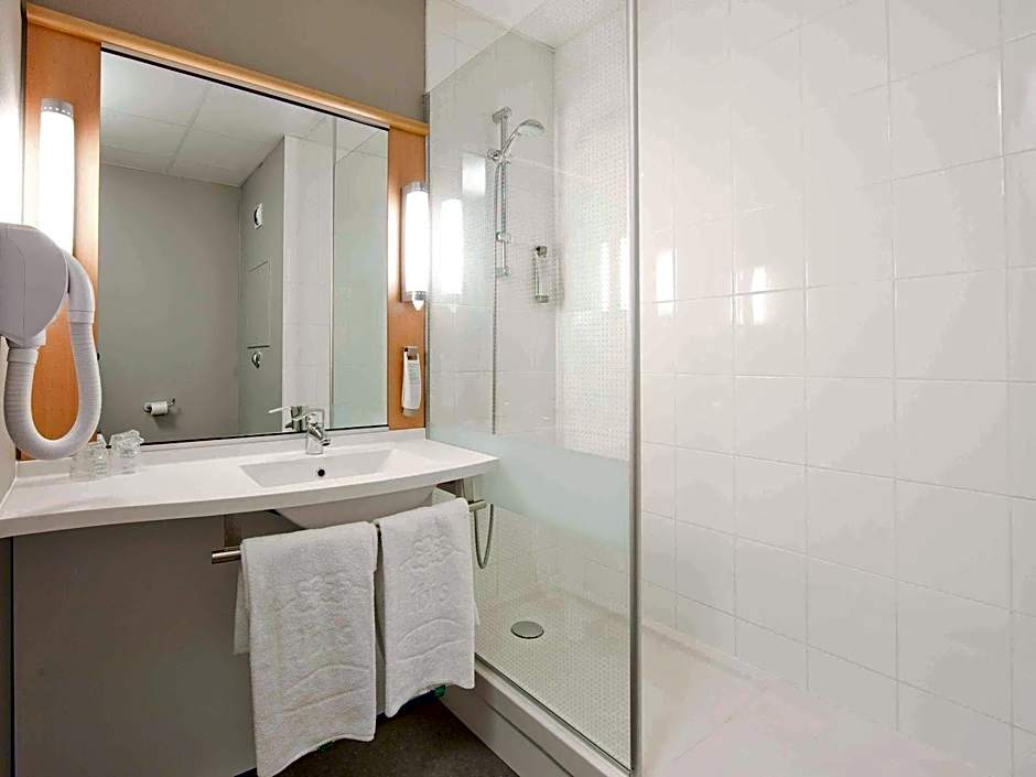 ibis Paris Pantin Eglise