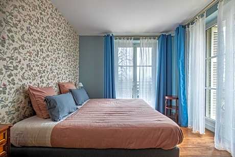 Deluxe Double Room with Castle View