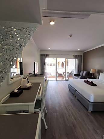 King Room with Pool View