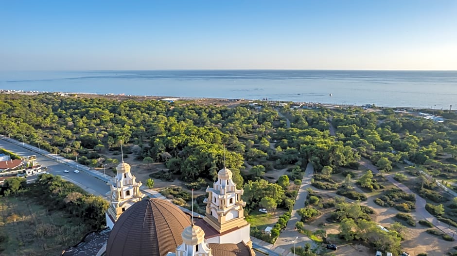 J'Adore Deluxe Hotel & Spa