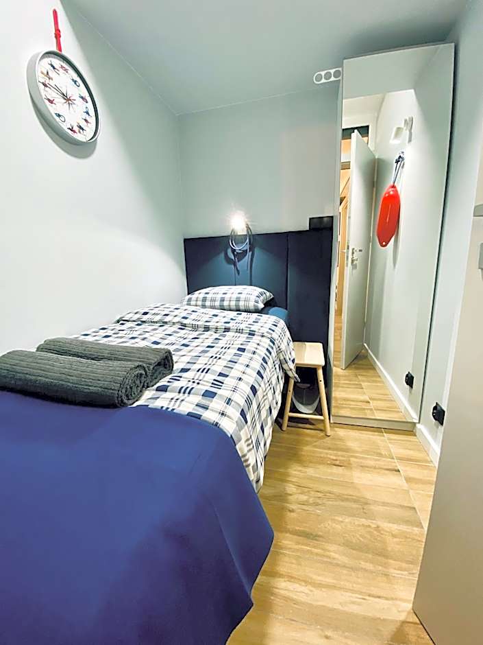 Thruster - Rooms, Kitchen, Chill-Out Zone-Netflix, Lobby-Netflix