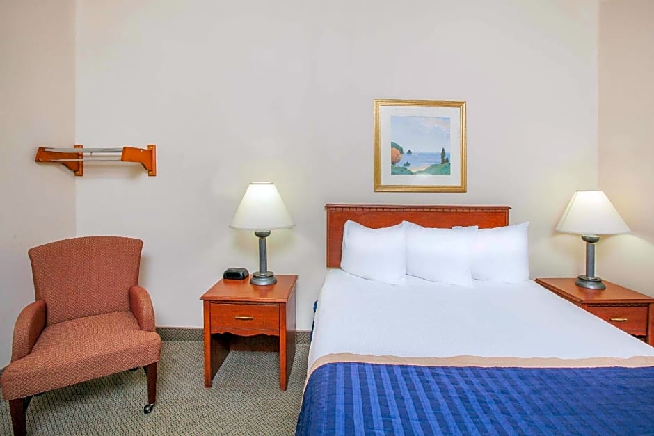 Baymont by Wyndham Hot Springs
