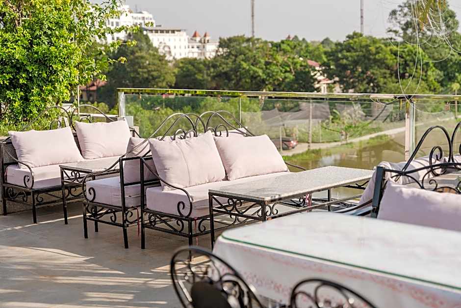 Liberty Hall Tam Coc Hotel & Villa