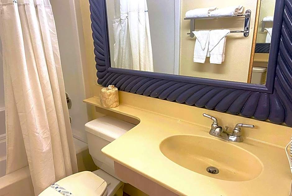 Ramada by Wyndham Los Angeles/Wilshire Center