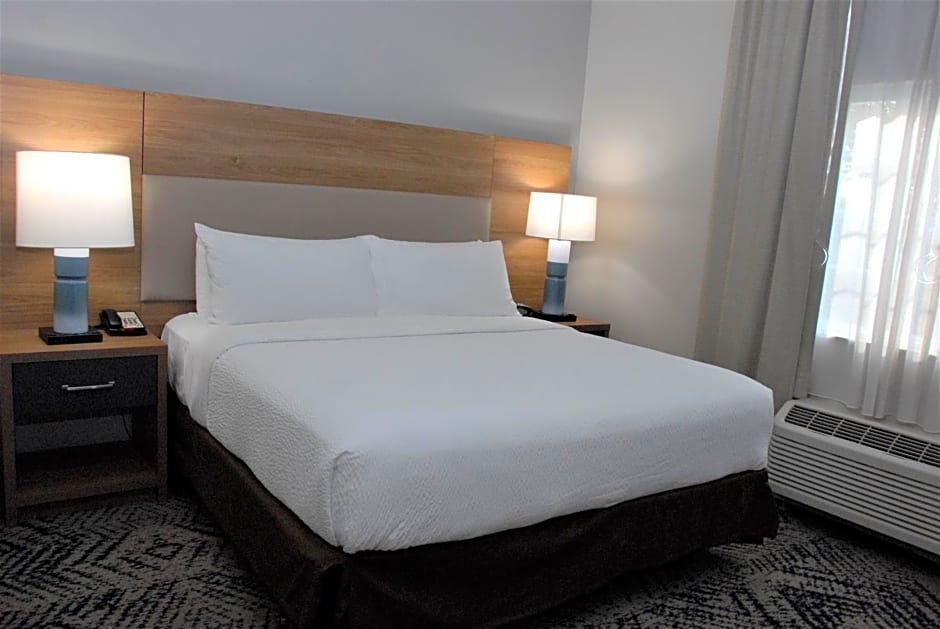 Candlewood Suites Tallahassee, an IHG Hotel