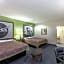 Super 8 by Wyndham Houston Hobby Airport South