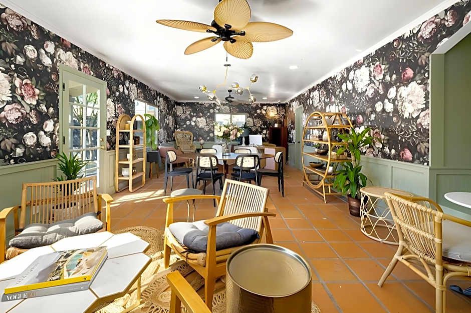 Fleur Noire Hotel