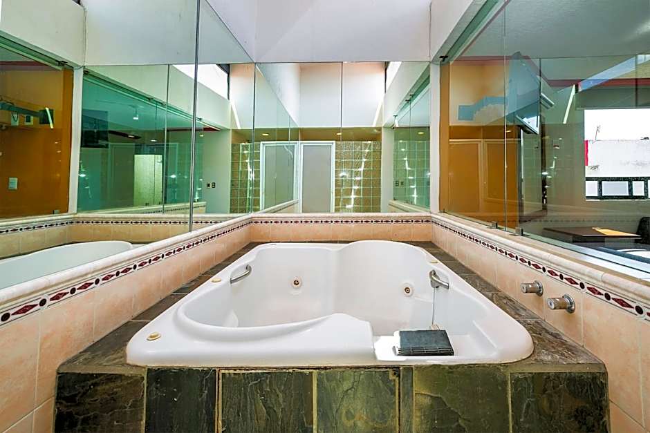 Capital O Hotel Casa Blanca, Morelia