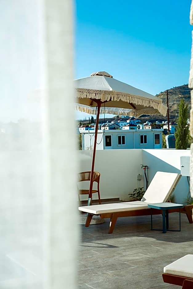 LIV & CO Suites & Villas