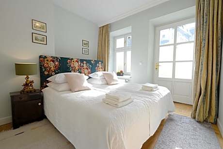 Crystal Suites Chez Helena