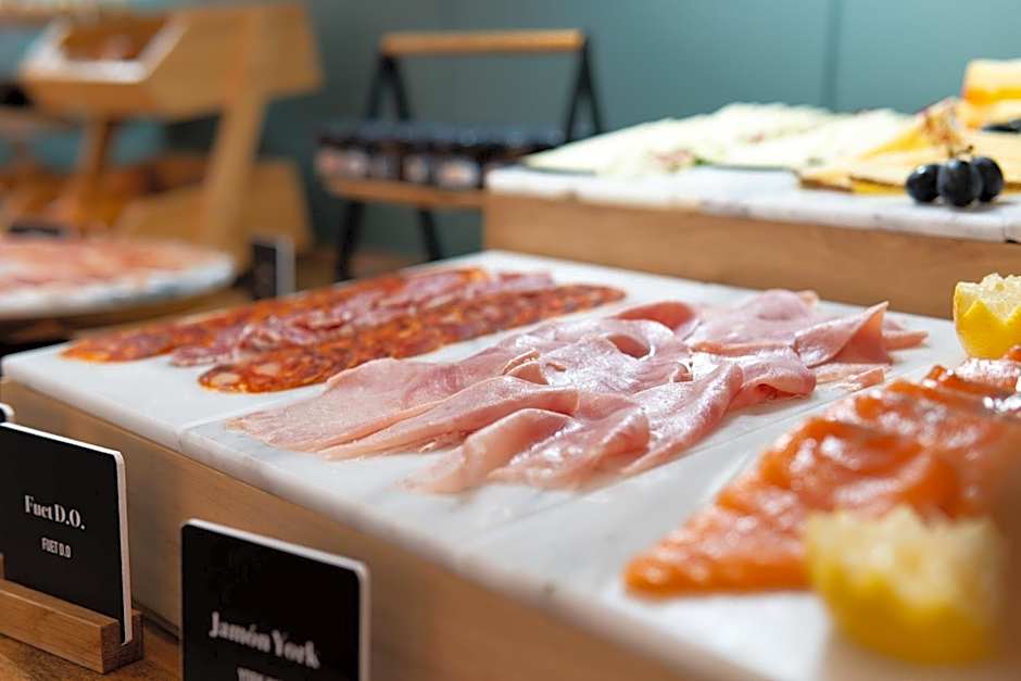 Tres Torres Atiram Hotels