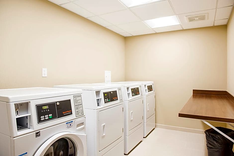 Candlewood Suites Fargo South-Medical Center by IHG