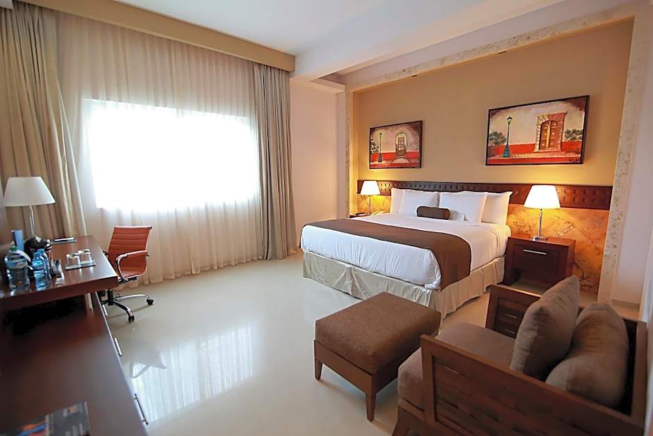 Photo 1 of 4 of Deluxe 1 King Bed