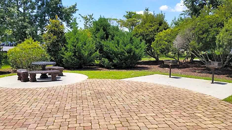 Holiday Inn Express Hotel & Suites Wilmington-University Ctr By IHG