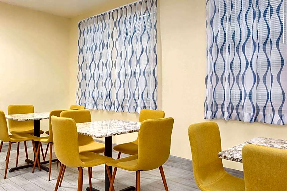 Days Inn & Suites by Wyndham Ft. Worth DFW Airport South