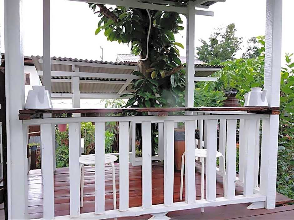 Baanchompoo Homestay