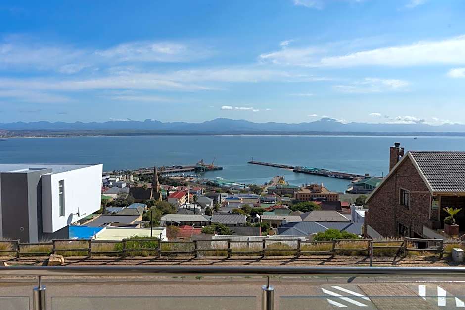 Bar-t-nique Guest House