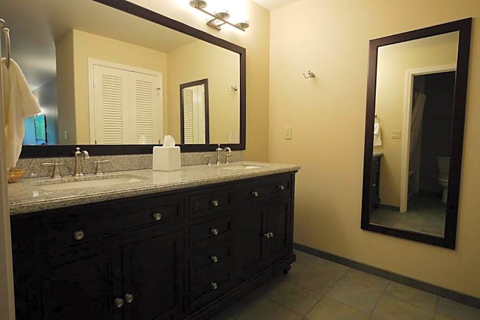 Redwood Hyperion Suites