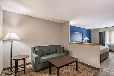 King Suite - Non-Smoking