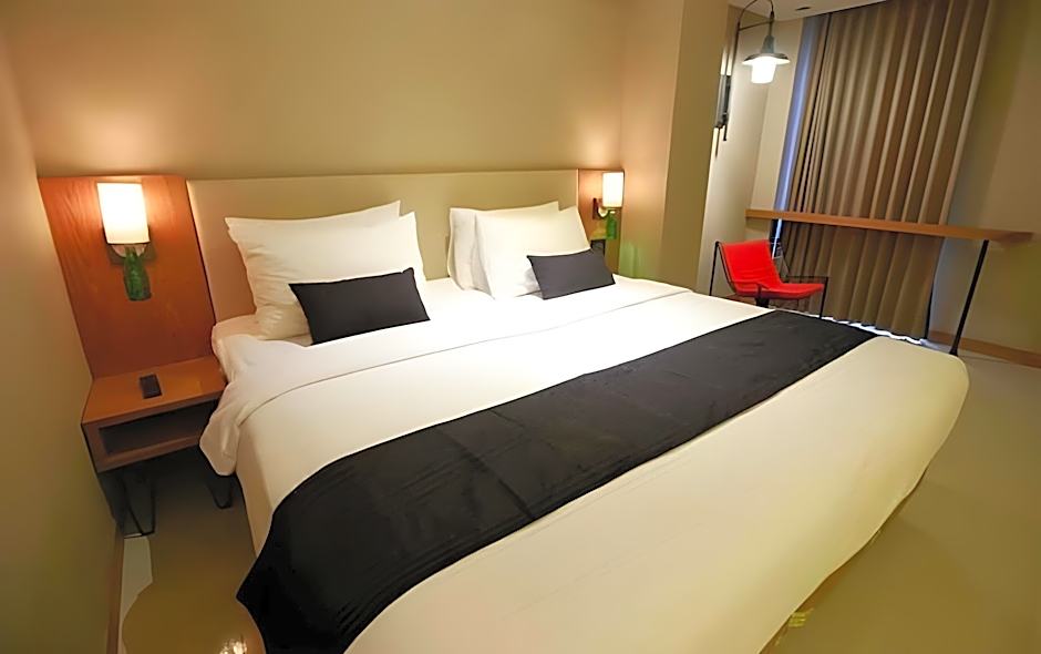 Yellow Star Ambarukmo Hotel