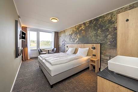 Small double room with balcony