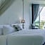 White Wall Riverfront Hotel